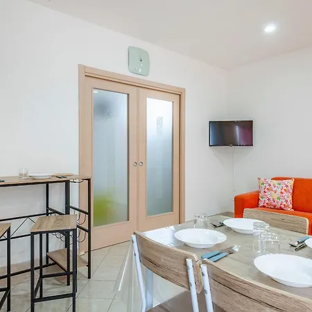 House Of The Gozzo In - Happy * Monopoli